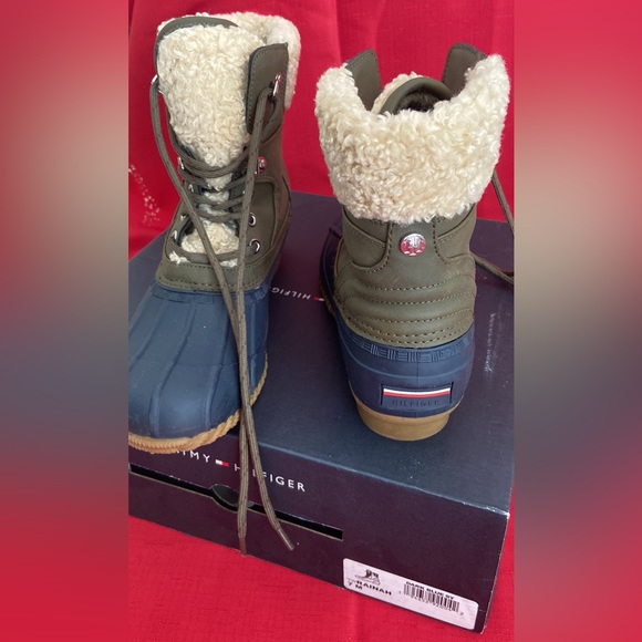Tommy Hilfiger Boot - Picture 3 of 4